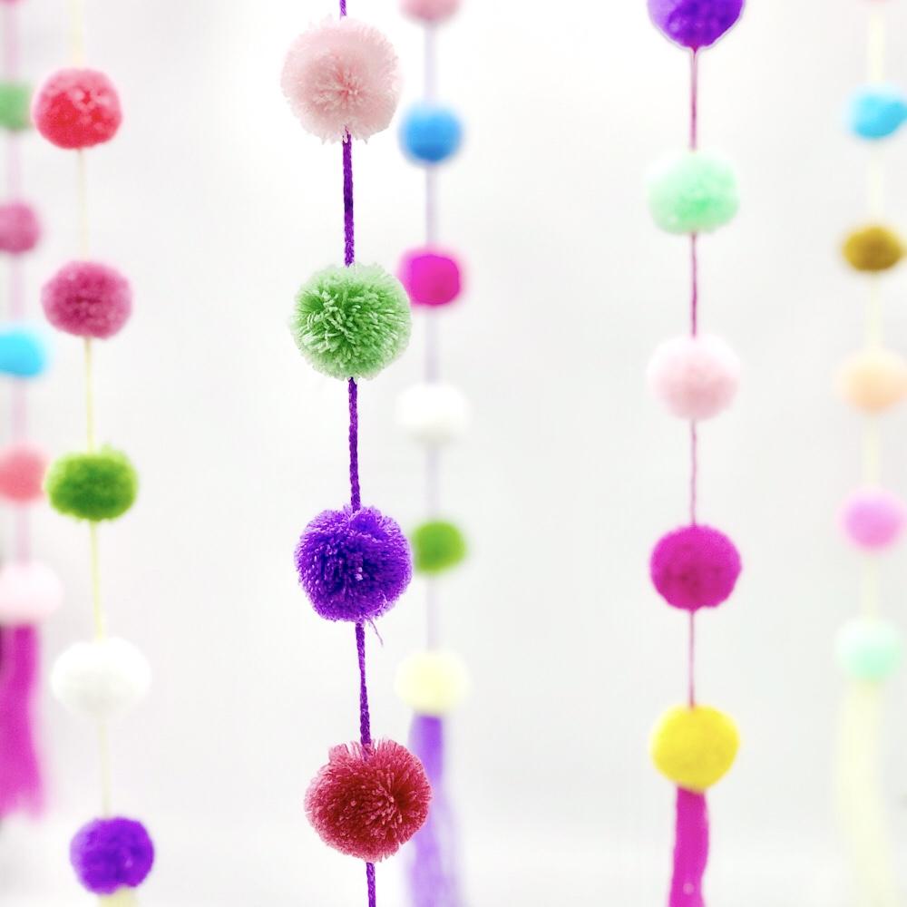 AMOR HANDMADE POM POM GARLAND DECORATION